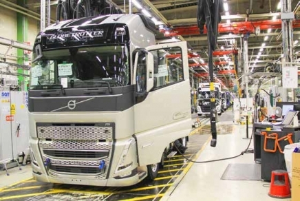 VOLVO TRUCKS LANSEAZĂ O NOUĂ GENERAŢIE DE CAMIOANE GRELE, ÎN BENEFICIUL ȘOFERULUI