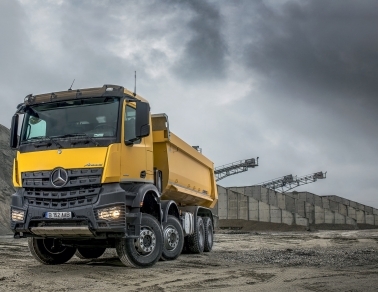 PLUTONUL DE COMMANDO AL CELOR DE LA MINERALPORT MERCEDES-BENZ AROCS