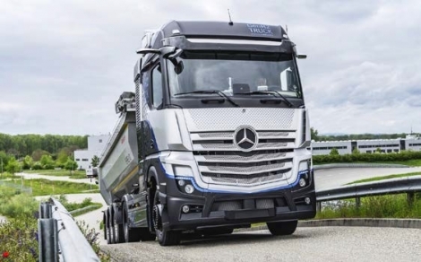 DAIMLER TRUCKS A ÎNCEPUT TESTAREA CAMIOANELOR CU PILE DE COMBUSTIE PE BAZĂ DE HIDROGEN