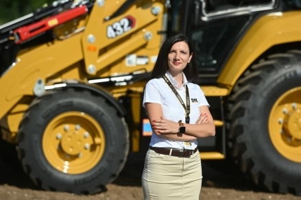 Bergerat Monnoyeur anunță lansarea UNEI NOI GAME DE buldoexcavatoaRE Cat® – UTILAJE NOI, ADN ORIGINAL –