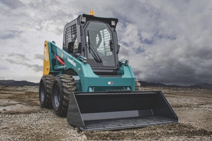 Mini-încărcătorul Sunward 3230, un utilaj robust și eficient