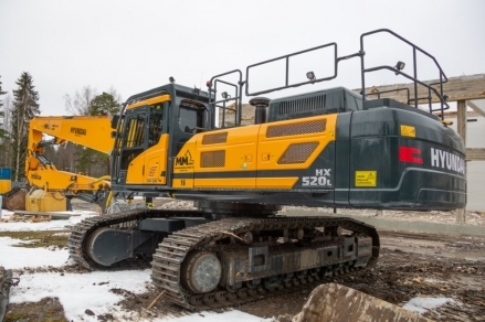 High and Mighty Hyundai HX520L makes light work of demolishing Finnish College