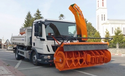 AUTOVEHICULE MULTIFUNCȚIONALE PERSONALIZATE PENTRU ÎNTREȚINEREA DRUMURILOR SOLUȚIA PERFECTĂ DIN VARĂ PÂNĂ ÎN IARNĂ