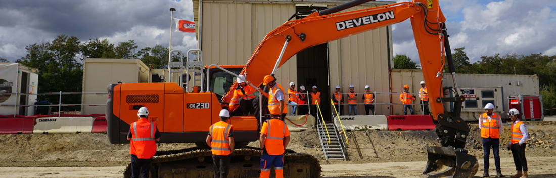 Develon DX230LC-9: Excavatorul pe șenile ce redefinește siguranța în construcții