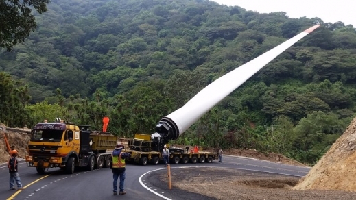 GOLDHOFER - TRANSPORT ÎN SIGURANȚĂ A PALELOR ROTORULUI EOLIENELOR