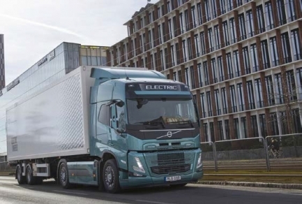 VOLVO TRUCKS CONDUCE PE PIAŢA DE CAMIOANE ELECTRICE DIN EUROPA