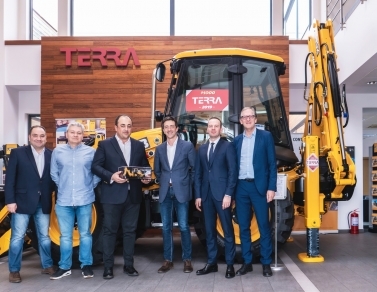  TERRA HOLDING A VÂNDUT 1000 DE BULDOEXCAVATOARE JCB ÎN 2019