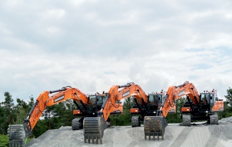 CU EXCAVATORUL DX380LC-7 STAGE V DE LA DOOSAN SE TRECE LA UN NIVEL SUPERIOR DE PRODUCTIVITATE