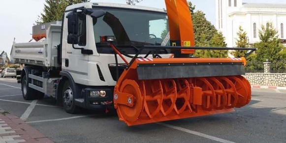 AUTOVEHICULE MULTIFUNCŢIONALE PERSONALIZATE PENTRU ÎNTREŢINEREA DRUMURILOR - SOLUŢIA PERFECTĂ PENTRU TOATE SEZOANELE