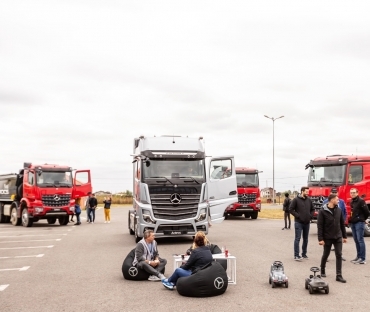 ROAD SHOW MERCEDES-BENZ TRUCKS
