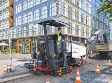 NOUA CLASĂ DE MAȘINI DE FREZAT COMPACTE WIRTGEN SE DOVEDEȘTE DEOSEBIT DE PROFITABILĂ ȘI DURABILĂ