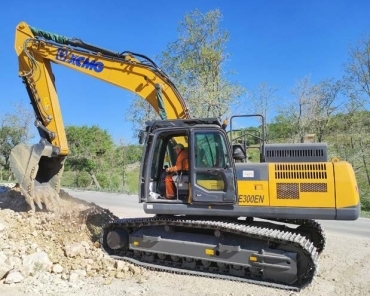 EXCAVATORUL PE ȘENILE XCMG XE300EN