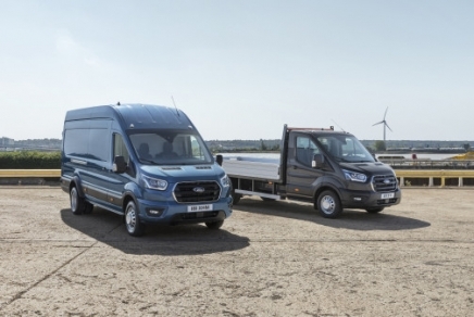 Ford anunță cea mai puternică și capabilă autoutilitară de până acum - un Ford Transit de 5,0 tone pentru sarcini utile mai mari și carosări speciale