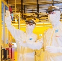 NOUA UZINĂ DE SEMICONDUCTORI A BRANDULUI BOSCH ESTE CONTROLATĂ CU AJUTORUL INTELIGENŢEI ARTIFICIALE