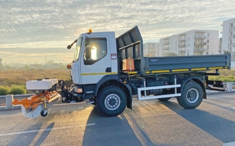 AUTOVEHICULE MULTIFUNCŢIONALE PERSONALIZATE PENTRU ÎNTREŢINEREA DRUMURILOR SOLUŢIA PERFECTĂ PENTRU TOATE SEZOANELE
