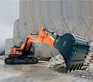 NOUL EXCAVATOR DOOSAN OFERĂ CELE MAI BUNE PERFORMANŢE ÎN CLASA DE 100 DE TONE