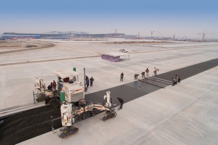  FINISOARELE DE BETON DE LA WIRTGEN S-AU EVIDENȚIAT PE ȘANTIERUL NOULUI AEROPORT INTERNAȚIONAL DIN BEIJING