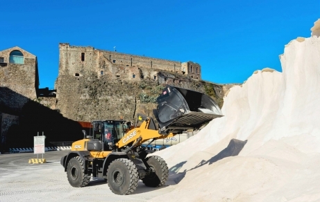 NOUL ÎNCĂRCĂTOR CASE 821G EVOLUTION OPEREAZĂ ÎN PORTUL SAVONA