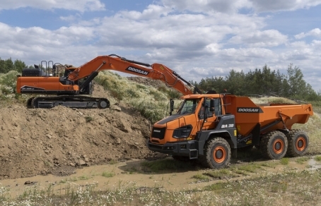 DX300LC-7 DE LA DOOSAN PRIMUL EXCAVATOR PE ȘENILE DE CLASĂ MEDIE DE PE PIAȚĂ CARE RESPECTĂ REGLEMENTĂRILE UE STAGE V PRIVIND EMISIILE POLUANTE