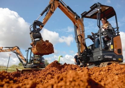 AU REVENIT ROAD-SHOW-URILE CASE CONSTRUCTION EQUIPMENT