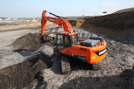 Doosan Crawler Excavators Win 2020 LCO & HRV Awards 