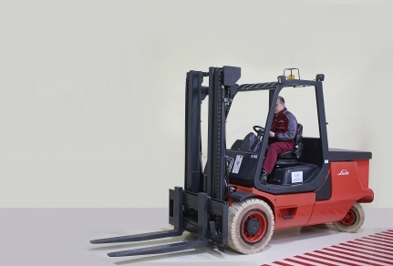 Stivuitoare LINDE refabricate de ELMAS in Romania