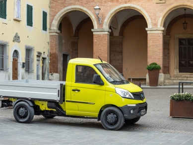 AIC Trucks a lansat primul camion electric de oraș,Piaggio PORTER NPE