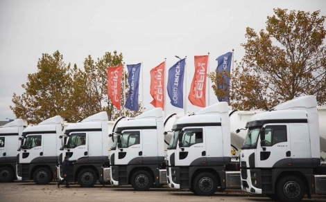 CEFIN TRUCKS LIVREAZĂ PRIMA PARTE A UNEI FLOTE DE 100 UNITĂȚI FORD TRUCKS 1842T CĂTRE TEMPO INVEST