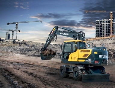 HYUNDAI ŢINTEȘTE MAI SUS, CU LINIA COMPLET NOUĂ DE EXCAVATOARE CU ROŢI DIN SERIA A - Part. I