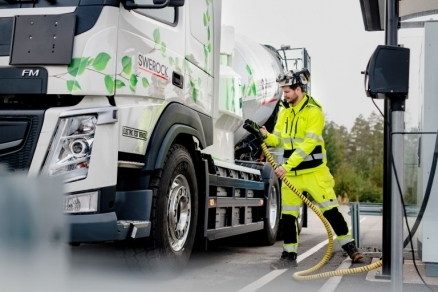 Volvo Trucks launches a complete range of electric trucks starting in Europe in 2021